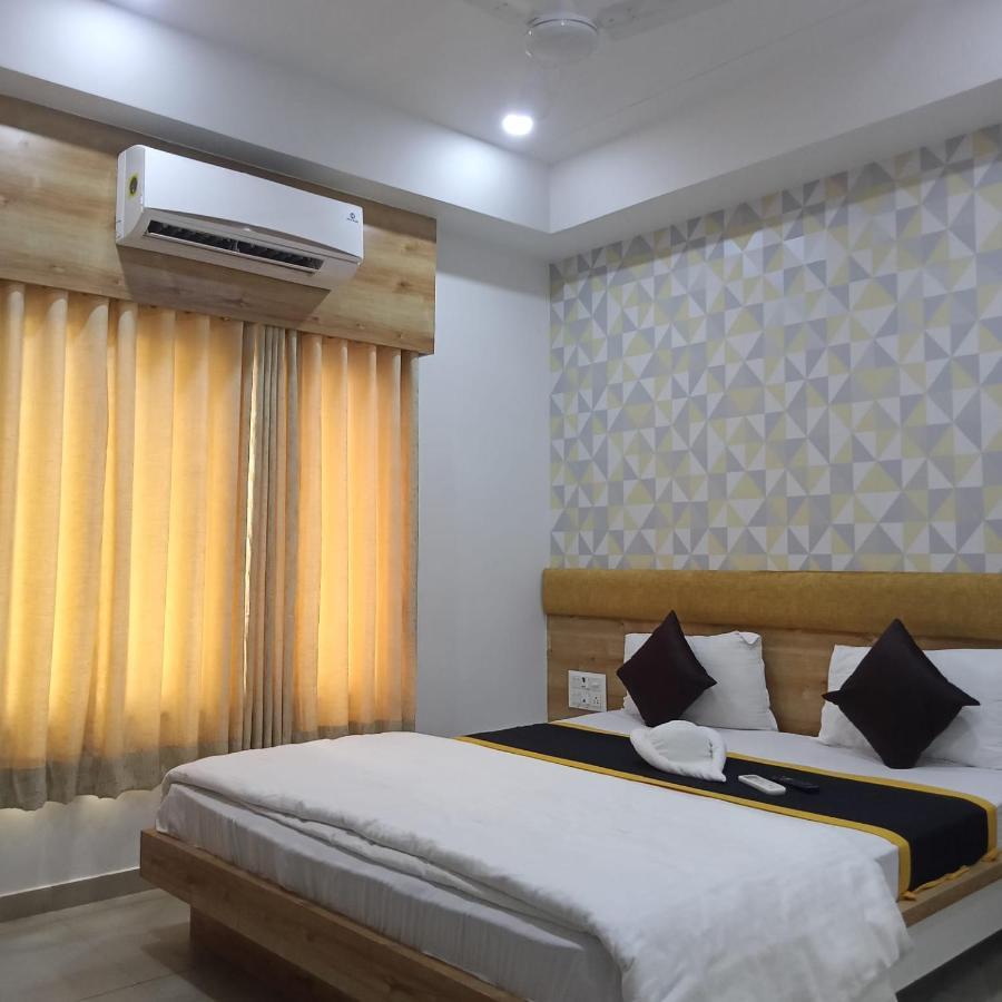 Hotel Fun City Navsari Exterior foto
