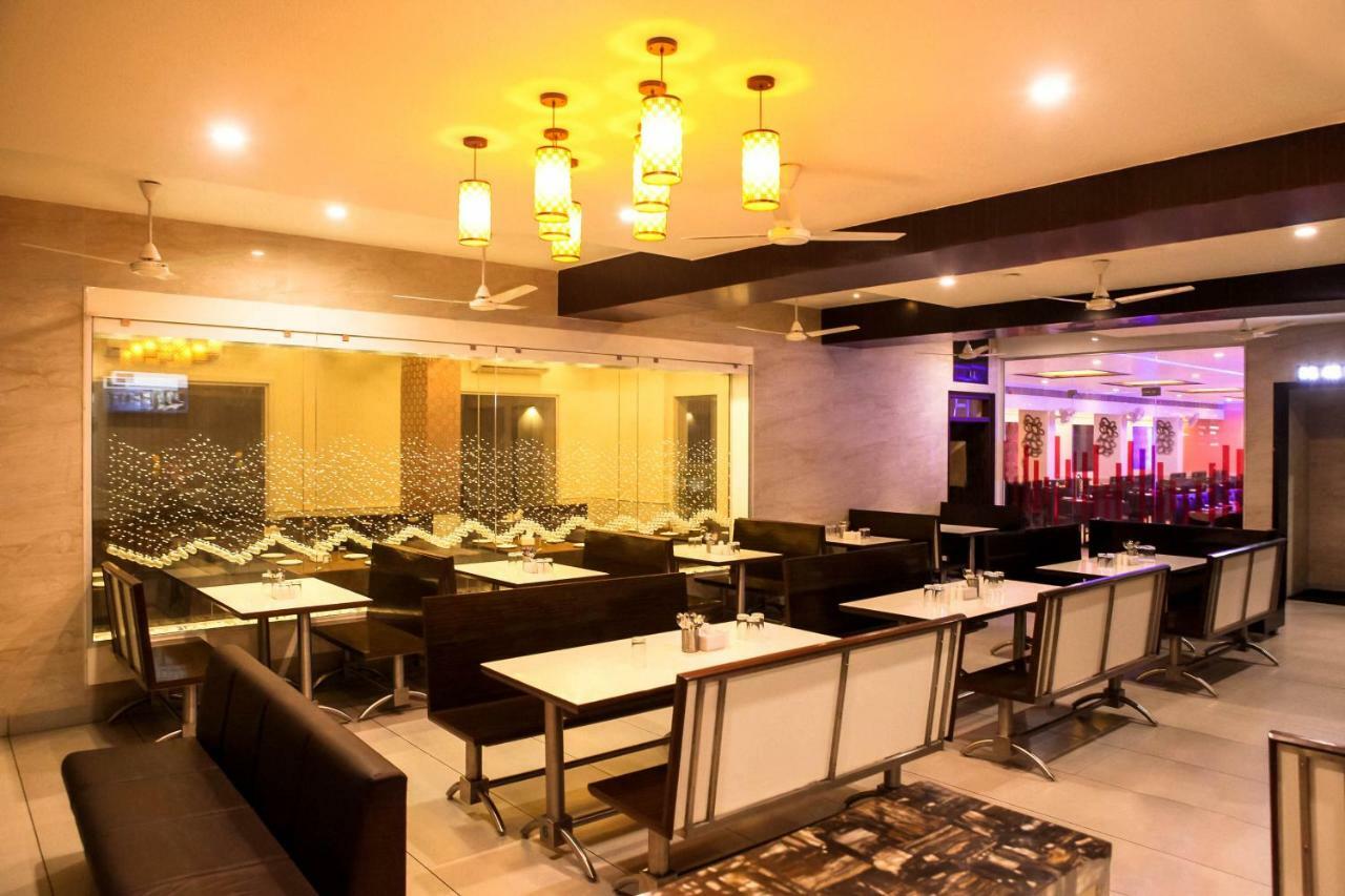 Hotel Fun City Navsari Exterior foto
